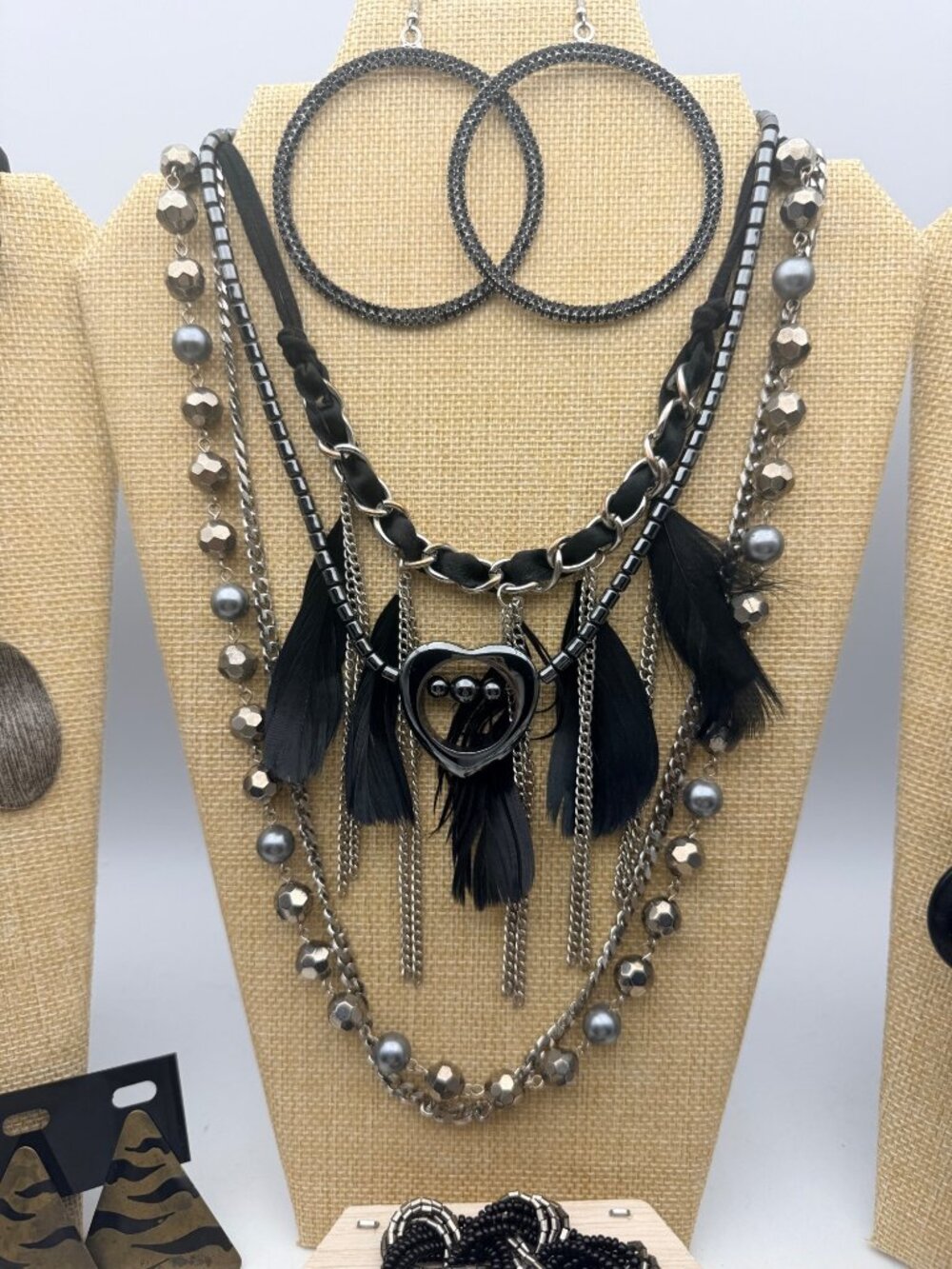 Black & Silver Costume Jewelry Lot 25+ PCs Necklaces Earrings Bracelets Wearable - Picture 9 of 14